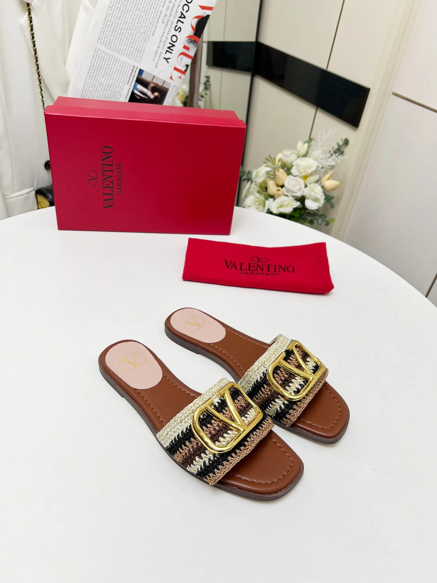 👟👟Ex-factory price 440👟👟 Genuine leather sole +30 🆕 Valentino👑👑 Latest series with perfect hand-woven details. A very eye-catching catwalk series launched [strong][strong] Code number: 35 to 43 (genuine leather sole +30)